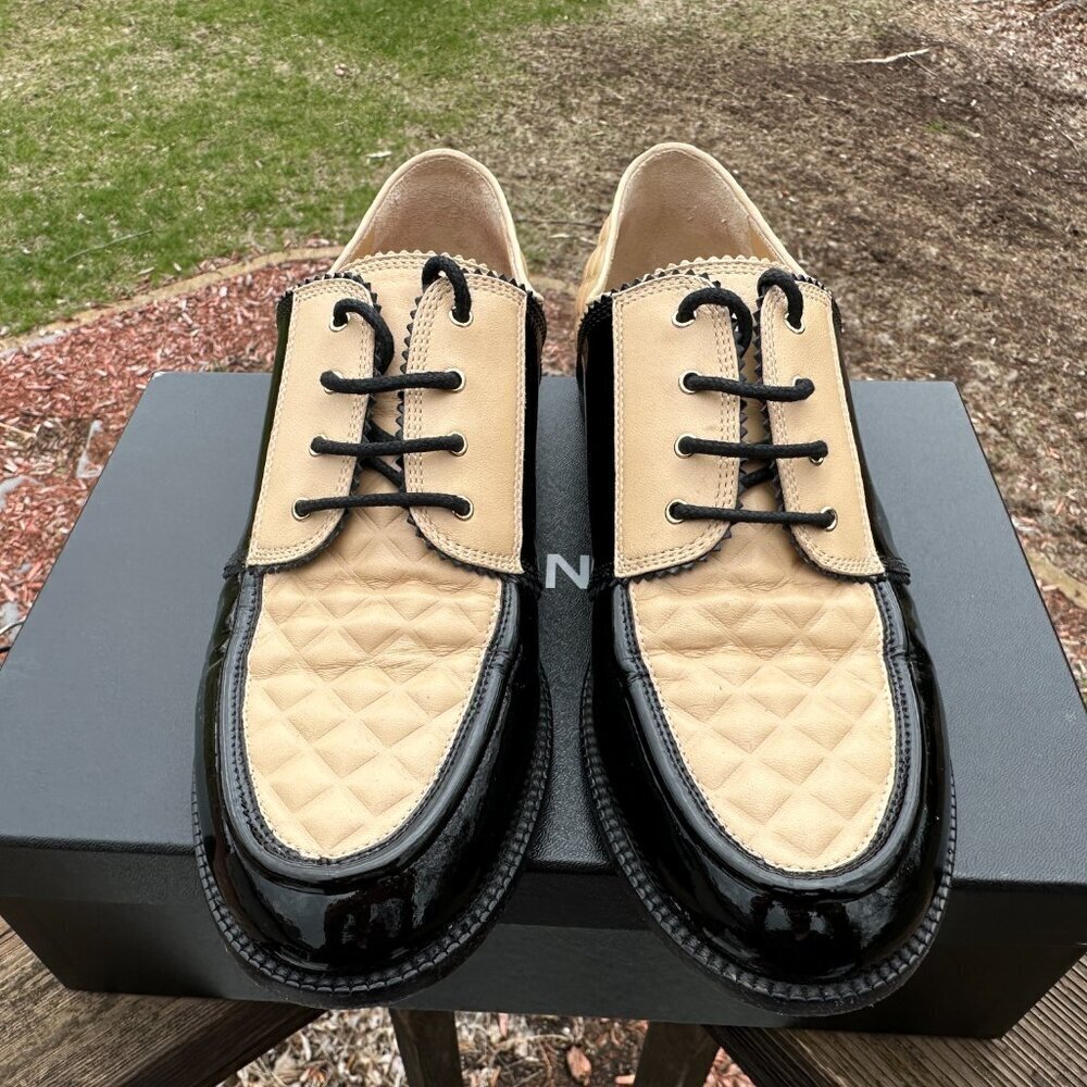 Chanel 18A Beige/Black Leather/Patent Leather Lace Up Oxford Shoes Size 39.5 - Picture 6 of 16